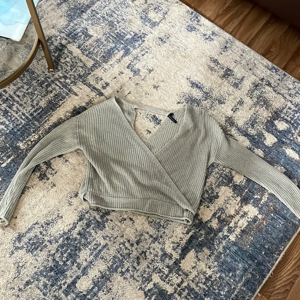 Green/gray sweater
